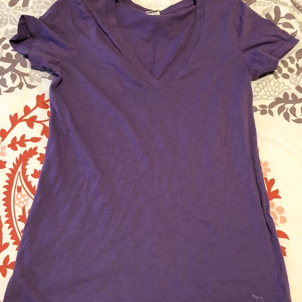 Victoria’s Secret Pink v neck t-shirt